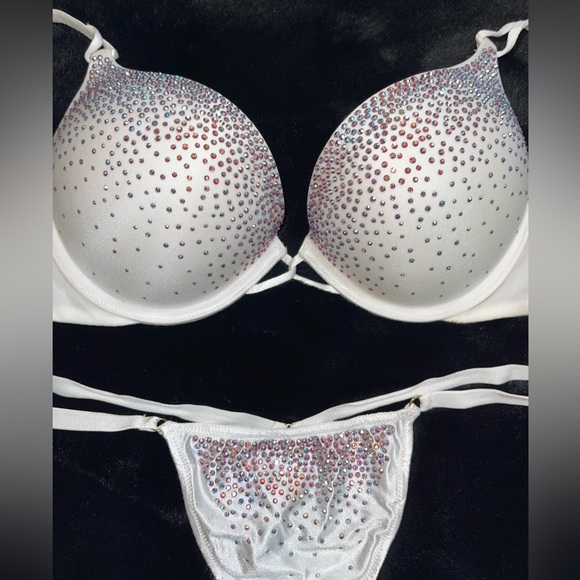 34B 2pcs Vs Victoria’s Secret Crystal Bombshell 2010 Fashion Show Bra and Panty - Picture 9 of 17